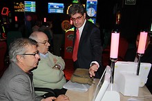 Félix Sánchez explica el funcionamiento del bingo electrónico