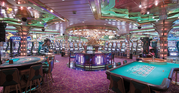 Sala de juego en el interior del crucero.
