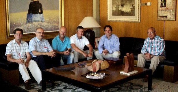 Reunión de representantes de las asociaciones con el alcalde de Calvià. Reunión de representantes de las asociaciones con el alcalde de Calvià.