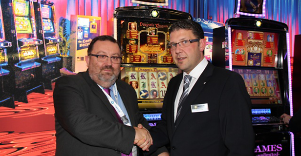 Manuel Torres, director comercial de Dosniha junto a Pedro Poveda, agente comercial de Costa Cálida opergame.com